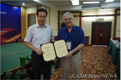 Prof. Tianjian Lu (left) conferred Prof. John Morris (right) the offer of honorary professor